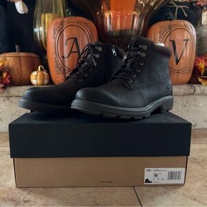 BRAND NEW IN BOX UGG MENS BILTMORE MID BOOT PLAIN TOE!